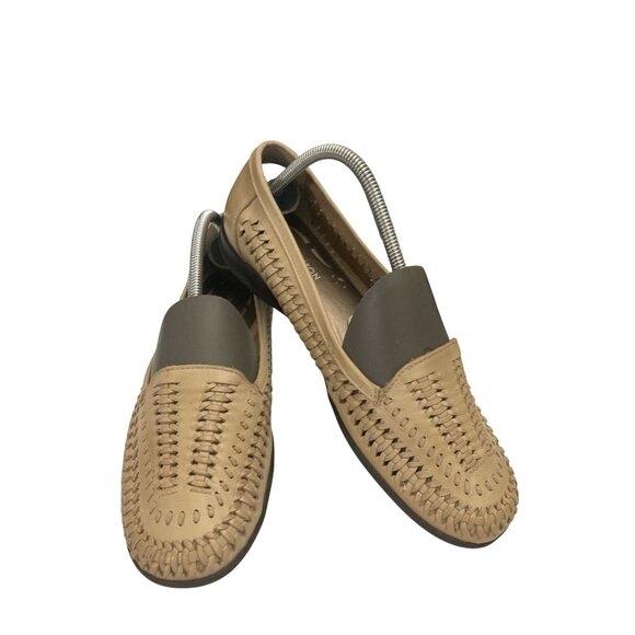 Covington Women's Size 8 Beige Leather Woven Slip-On  Loafers Casual Shoes - Picture 1 of 8